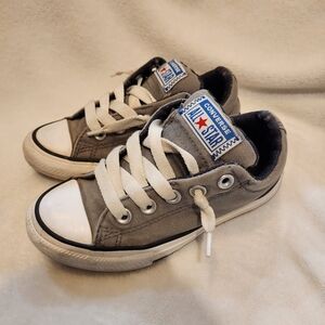 Kids converse